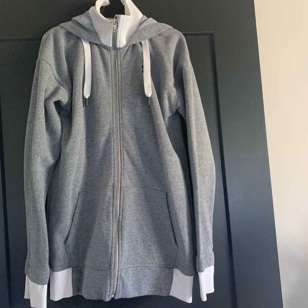 Under Armour zip up hoodie, size xs